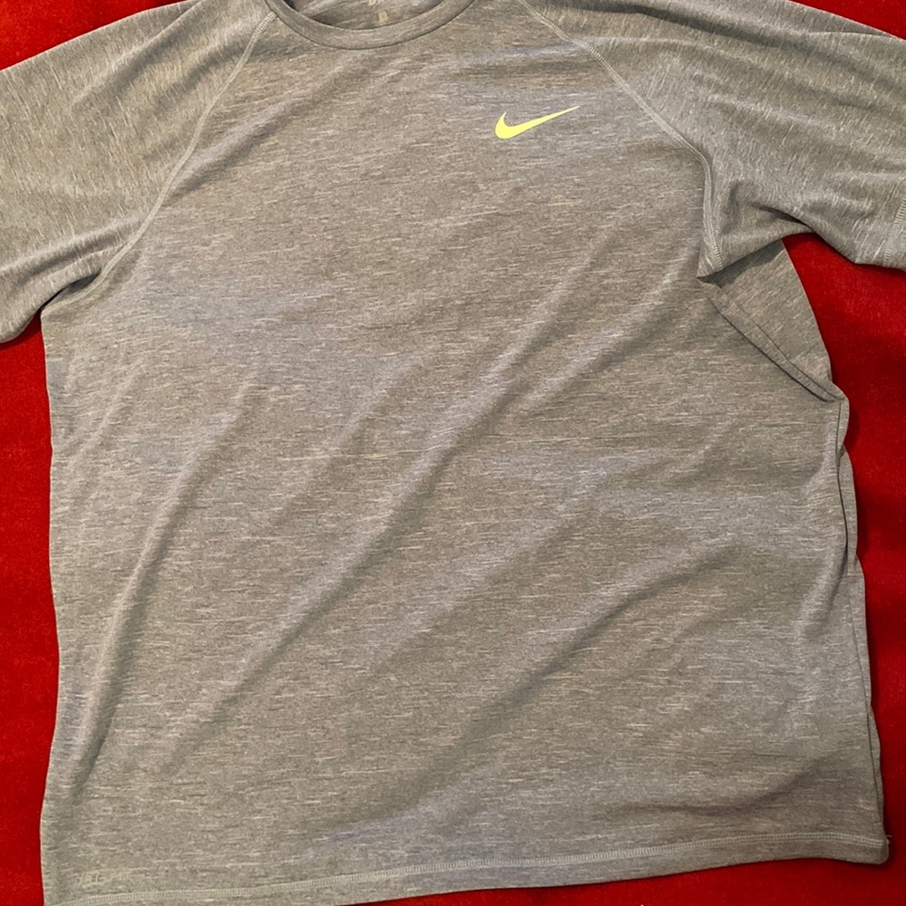 Nike Mens Short Sleeve Swim Shirt, Size XL